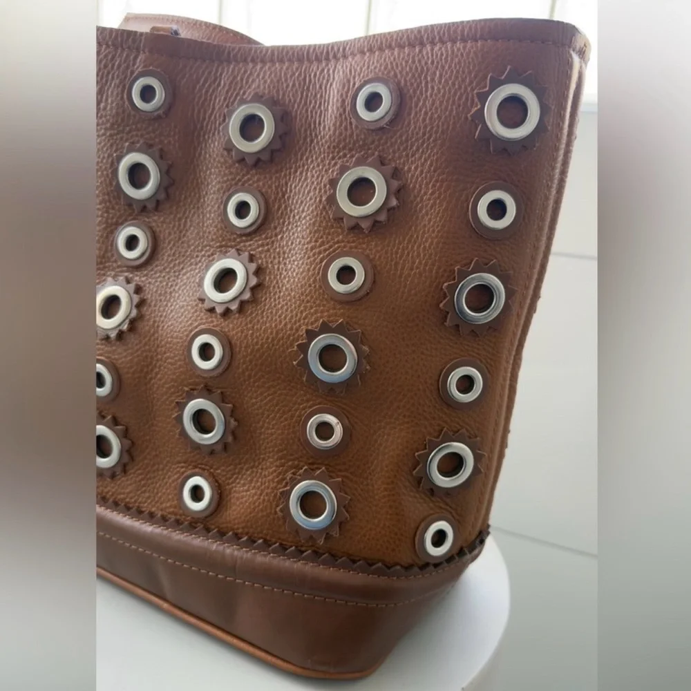 Zara Two Toned Brown Tan Silver Eyelet Accents Leather Bucket Bag Style Tote - Picture 3 of 9